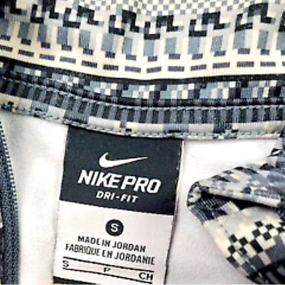 Nike Pro Hyperwarm 8-Bit Size S Half Zip 1/2 Pullover Gray & Black Women’s - Picture 2 of 8